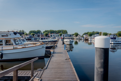 Winterligplaatsen aan drijvende steigers