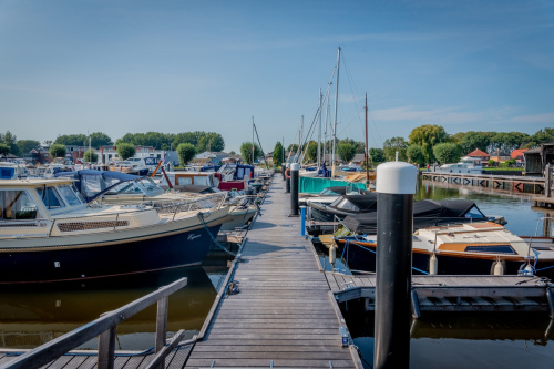 Ligplaatsen aan drijvende steigers